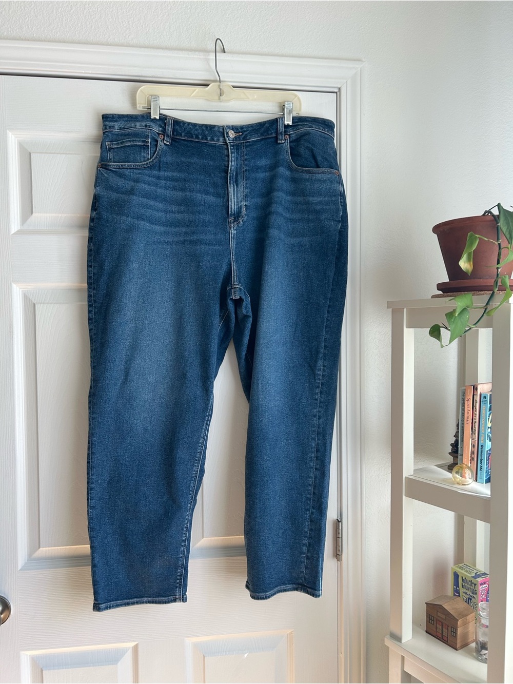 American Eagle high waisted straight leg denim jeans